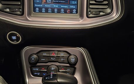 Dodge Challenger III рестайлинг 2, 2021 год, 6 250 000 рублей, 10 фотография