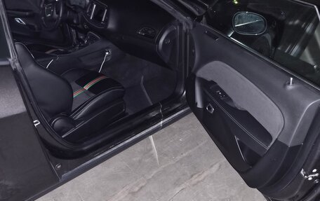 Dodge Challenger III рестайлинг 2, 2021 год, 6 250 000 рублей, 16 фотография