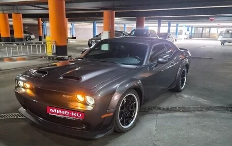 Dodge Challenger III рестайлинг 2, 2021 год, 6 250 000 рублей, 2 фотография