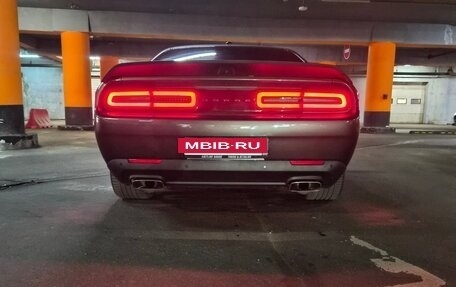 Dodge Challenger III рестайлинг 2, 2021 год, 6 250 000 рублей, 8 фотография