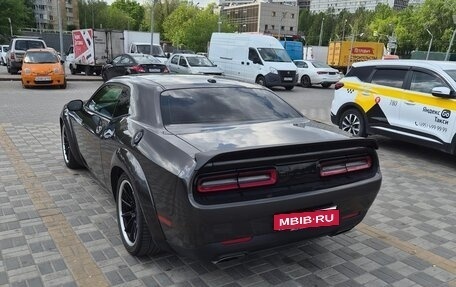 Dodge Challenger III рестайлинг 2, 2021 год, 6 250 000 рублей, 31 фотография