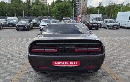 Dodge Challenger III рестайлинг 2, 2021 год, 6 250 000 рублей, 30 фотография