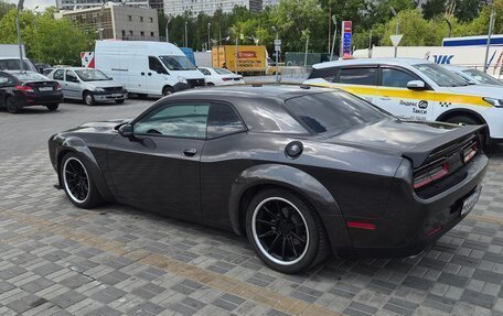 Dodge Challenger III рестайлинг 2, 2021 год, 6 250 000 рублей, 32 фотография