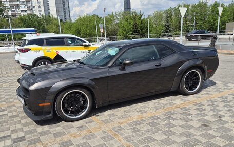 Dodge Challenger III рестайлинг 2, 2021 год, 6 250 000 рублей, 33 фотография