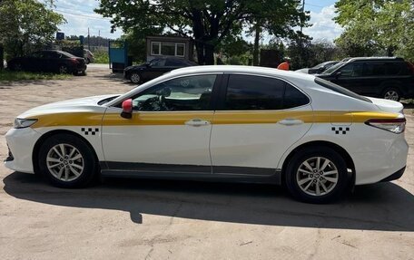 Toyota Camry, 2020 год, 1 800 000 рублей, 5 фотография