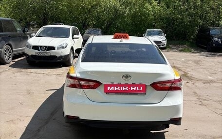Toyota Camry, 2020 год, 1 800 000 рублей, 6 фотография