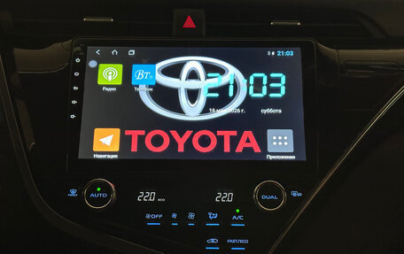 Toyota Camry, 2018 год, 3 300 000 рублей, 10 фотография