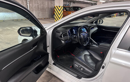 Toyota Camry, 2018 год, 3 300 000 рублей, 8 фотография