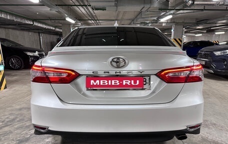Toyota Camry, 2018 год, 3 300 000 рублей, 9 фотография