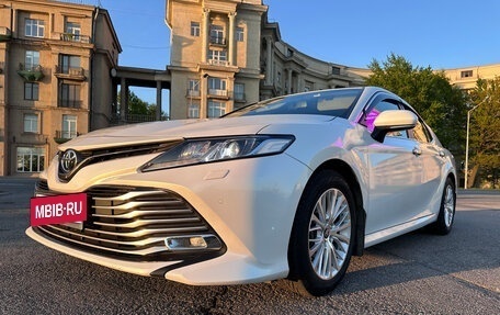 Toyota Camry, 2018 год, 3 300 000 рублей, 2 фотография