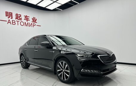 Skoda Superb III рестайлинг, 2023 год, 2 150 000 рублей, 2 фотография