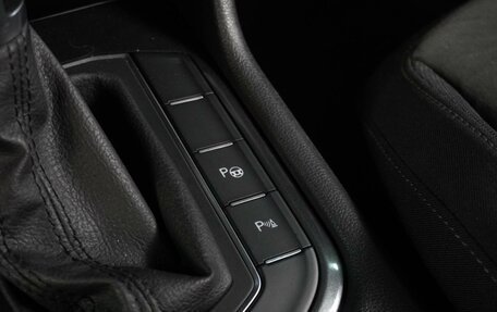 Volkswagen Tiguan II, 2018 год, 2 469 000 рублей, 20 фотография