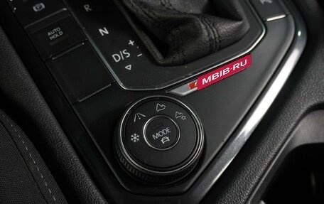 Volkswagen Tiguan II, 2018 год, 2 469 000 рублей, 21 фотография