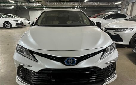 Toyota Camry, 2022 год, 3 200 000 рублей, 2 фотография