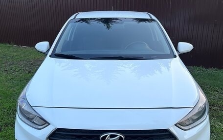 Hyundai Solaris II рестайлинг, 2017 год, 980 000 рублей, 1 фотография
