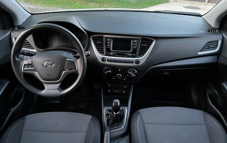 Hyundai Solaris II рестайлинг, 2017 год, 980 000 рублей, 5 фотография