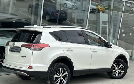 Toyota RAV4, 2017 год, 2 400 000 рублей, 6 фотография