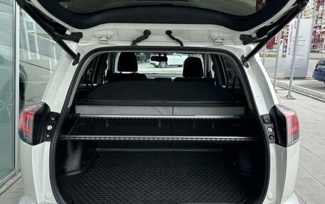 Toyota RAV4, 2017 год, 2 400 000 рублей, 8 фотография