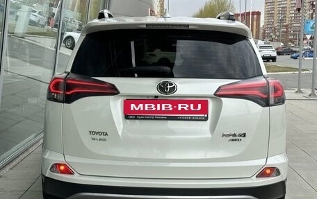 Toyota RAV4, 2017 год, 2 400 000 рублей, 5 фотография