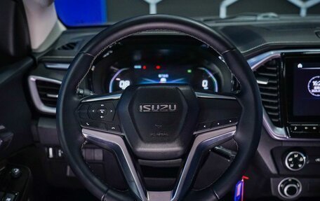 Isuzu D-Max, 2024 год, 3 840 000 рублей, 28 фотография