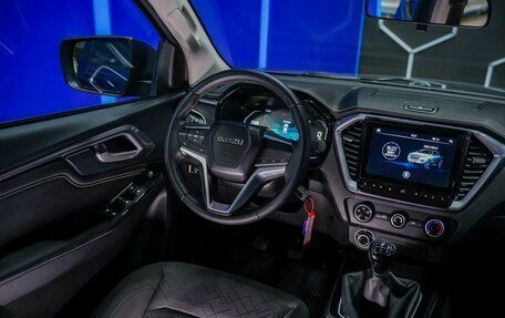 Isuzu D-Max, 2024 год, 3 840 000 рублей, 27 фотография