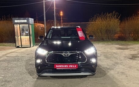 Toyota Highlander, 2025 год, 5 600 000 рублей, 2 фотография