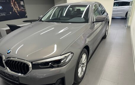BMW 5 серия, 2022 год, 5 300 000 рублей, 2 фотография