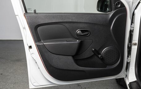 Renault Logan II, 2015 год, 600 000 рублей, 11 фотография