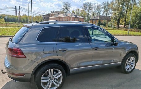 Volkswagen Touareg III, 2011 год, 2 300 000 рублей, 2 фотография