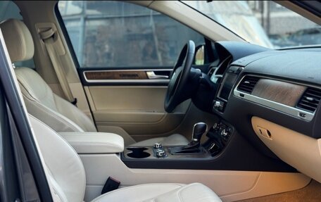 Volkswagen Touareg III, 2011 год, 2 300 000 рублей, 6 фотография