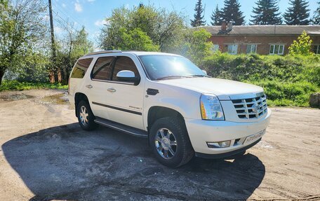 Cadillac Escalade III, 2007 год, 1 330 000 рублей, 2 фотография