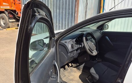 Renault Logan II, 2016 год, 450 000 рублей, 7 фотография