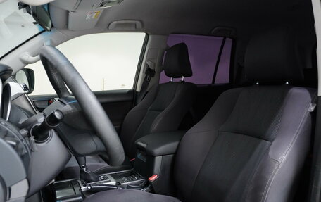 Toyota Land Cruiser Prado 150 рестайлинг 2, 2015 год, 3 490 000 рублей, 8 фотография