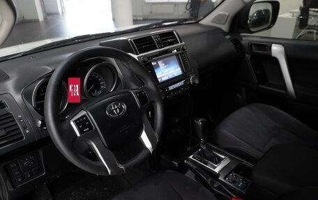 Toyota Land Cruiser Prado 150 рестайлинг 2, 2015 год, 3 490 000 рублей, 7 фотография