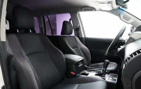Toyota Land Cruiser Prado 150 рестайлинг 2, 2015 год, 3 490 000 рублей, 12 фотография