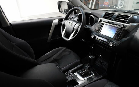 Toyota Land Cruiser Prado 150 рестайлинг 2, 2015 год, 3 490 000 рублей, 11 фотография