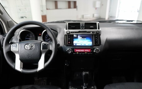 Toyota Land Cruiser Prado 150 рестайлинг 2, 2015 год, 3 490 000 рублей, 13 фотография