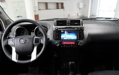 Toyota Land Cruiser Prado 150 рестайлинг 2, 2015 год, 3 490 000 рублей, 14 фотография