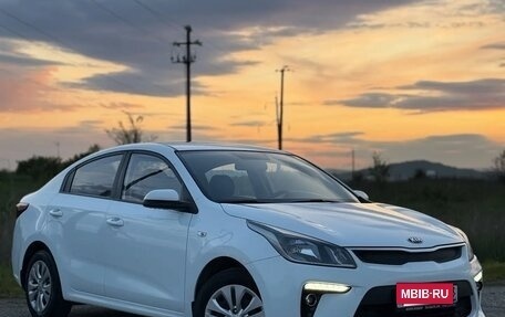 KIA Rio IV, 2018 год, 1 370 000 рублей, 5 фотография