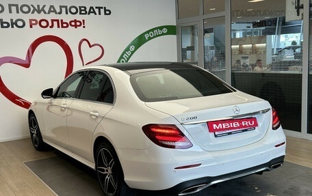 Mercedes-Benz E-Класс, 2019 год, 3 850 000 рублей, 6 фотография