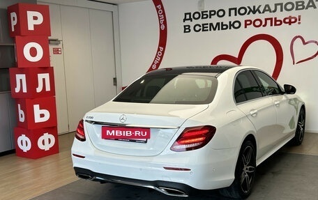 Mercedes-Benz E-Класс, 2019 год, 3 850 000 рублей, 4 фотография