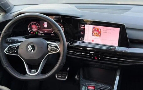 Volkswagen Golf VIII, 2023 год, 1 700 000 рублей, 9 фотография