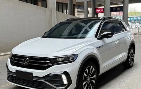 Volkswagen T-Roc I, 2022 год, 1 811 000 рублей, 1 фотография