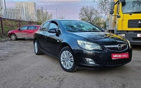 Opel Astra J, 2011 год, 850 000 рублей, 1 фотография