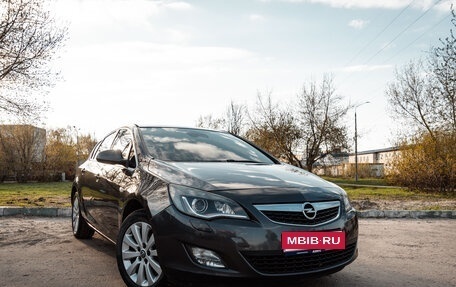 Opel Astra J, 2010 год, 645 000 рублей, 1 фотография