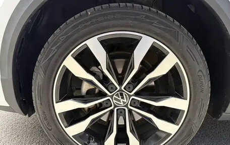 Volkswagen T-Roc I, 2022 год, 1 811 000 рублей, 12 фотография