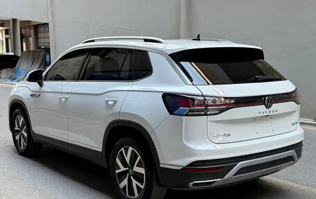 Volkswagen Touran III, 2023 год, 2 379 000 рублей, 7 фотография