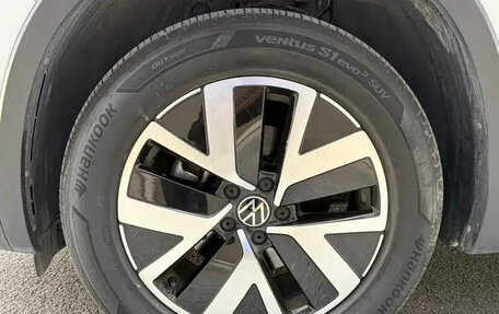 Volkswagen Touran III, 2023 год, 2 379 000 рублей, 10 фотография