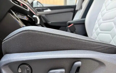 Volkswagen Touran III, 2023 год, 2 379 000 рублей, 18 фотография