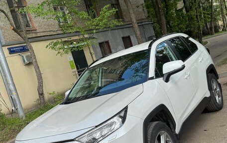 Toyota RAV4, 2020 год, 2 950 000 рублей, 2 фотография